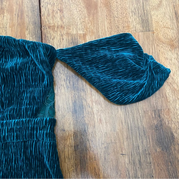Lulus Crushing On You Emerald Green Velvet Off-the-Shoulder Mini Dress L - Picture 5 of 15